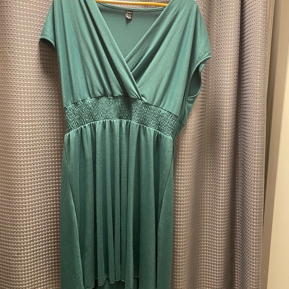 Dress - Picture 3 of 4